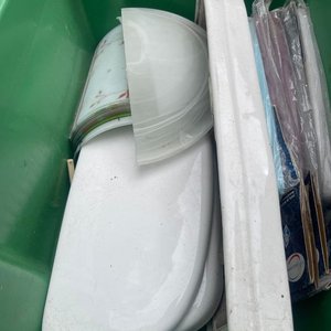 Lote de Repuestos para Baño: Tapas de Cisterna y Plafones de Luz - imagen 6