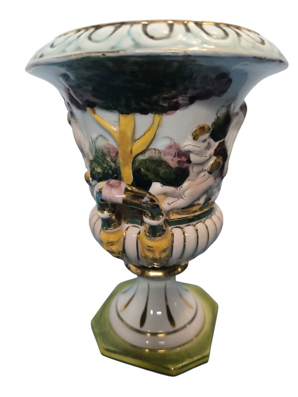 Jarrón Capodimonte con relieve de escenas mitológicas - imagen 2