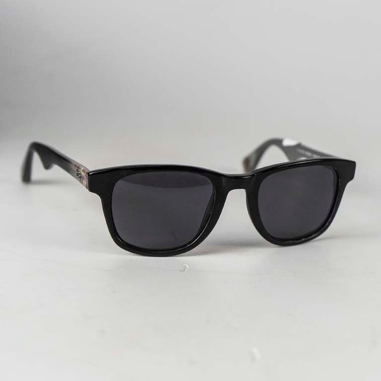 Lote anterior: Lentes de sol Sarkany con detalles
