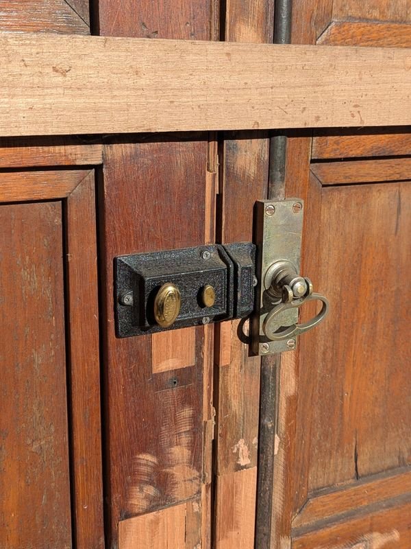 Puerta doble de cedro con marco de pinotea - imagen 6