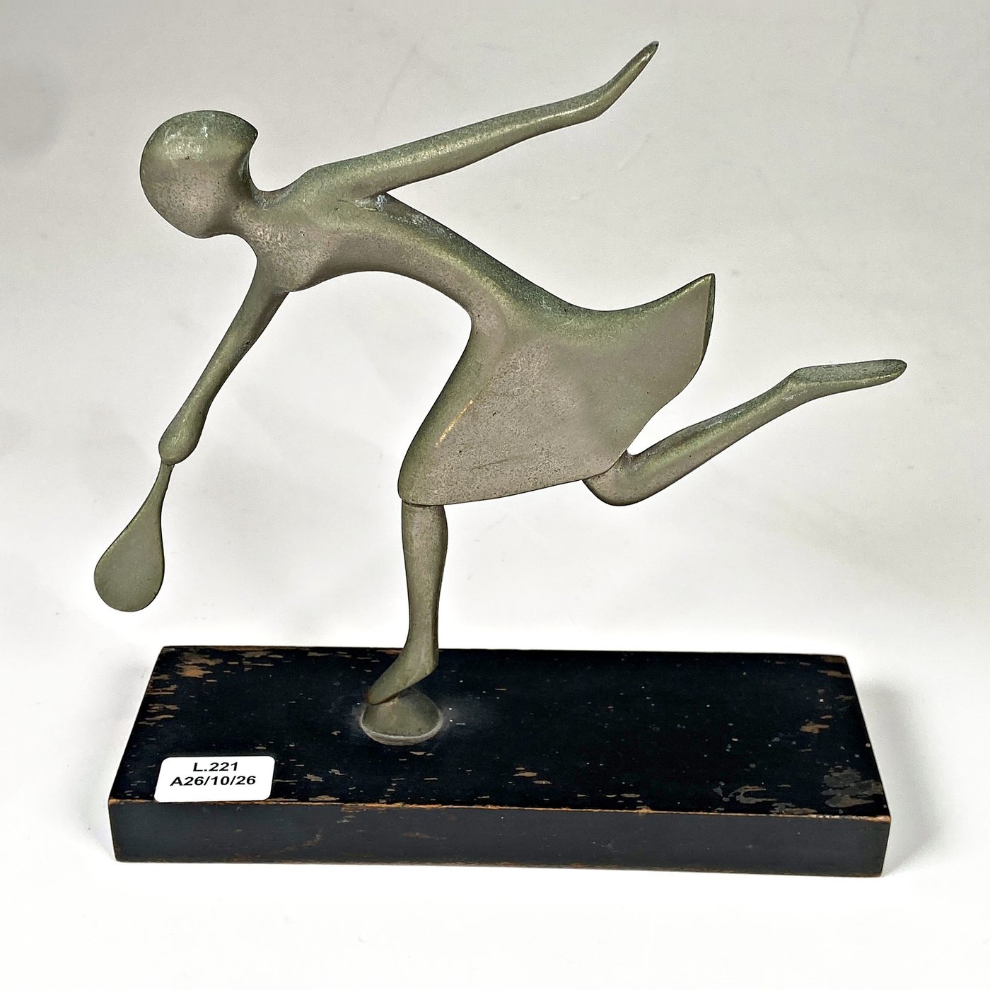 Figura Decorativa de Tenista en Metal con Base de Madera