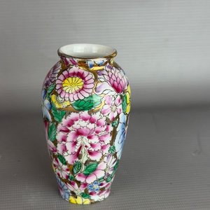 Jarrón Pequeño de Porcelana de Macao Estilo "Diez Mil Flores" - imagen 1