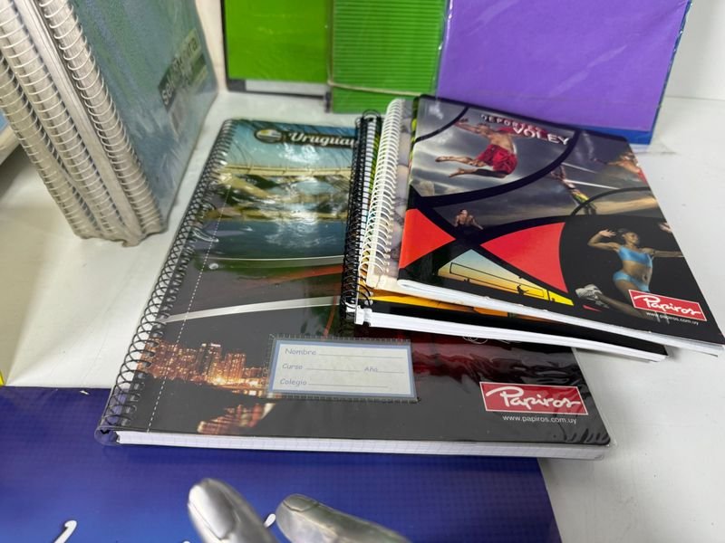 Lote de papelería y artículos escolares en excelente estado - imagen 4