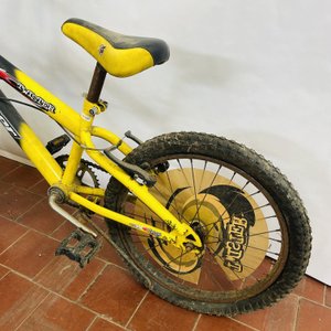 Bicicleta Winner Rodado 20 "Twister" - Amarilla y Negra - imagen 2