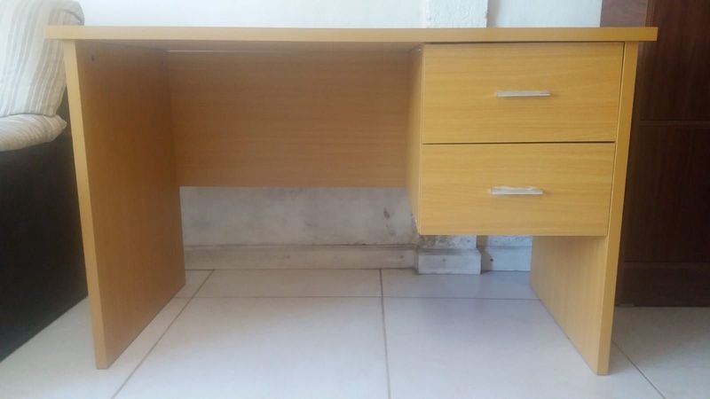 Mueble de escritorio en madera brasileña de alta calidad
