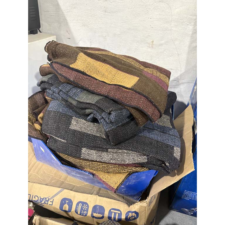 Lote siguiente: Lotes de mantas de algodón y lana