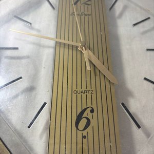 Reloj Octogonal "Sun Shine" con Control Remoto JVC y Cargador USB Múltiple - imagen 5