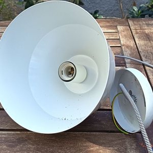Spot o Foco de Estilo Teatro Medidas: Lados 12cm x 23 cmLargo 230 cm /  Lámpara de Techo Estilo Nórdicocon pantalla blanca de Metal Medidas: Alto 29 cm x Diámetro 23 cm - imagen 5