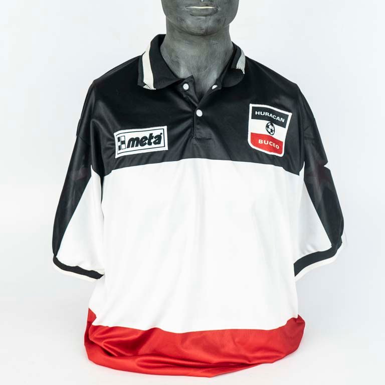 Lote siguiente: Camiseta oficial de Huracán Buceo 1999