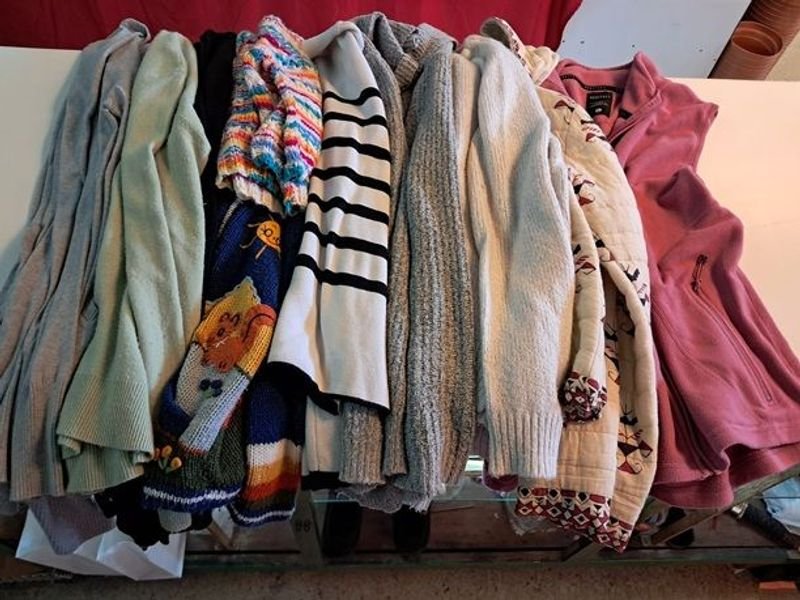 Lote siguiente: Lotes de prendas de vestir y accesorios para la pretemporada