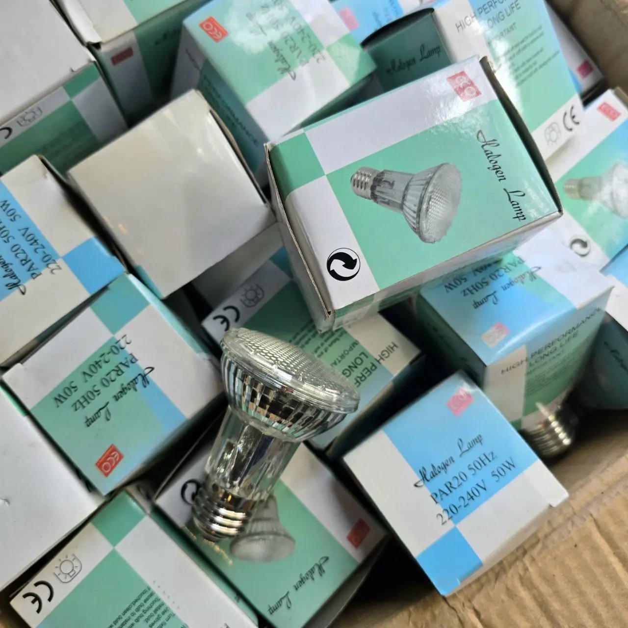Lote anterior: Lámparas E27 en cajas con especificaciones