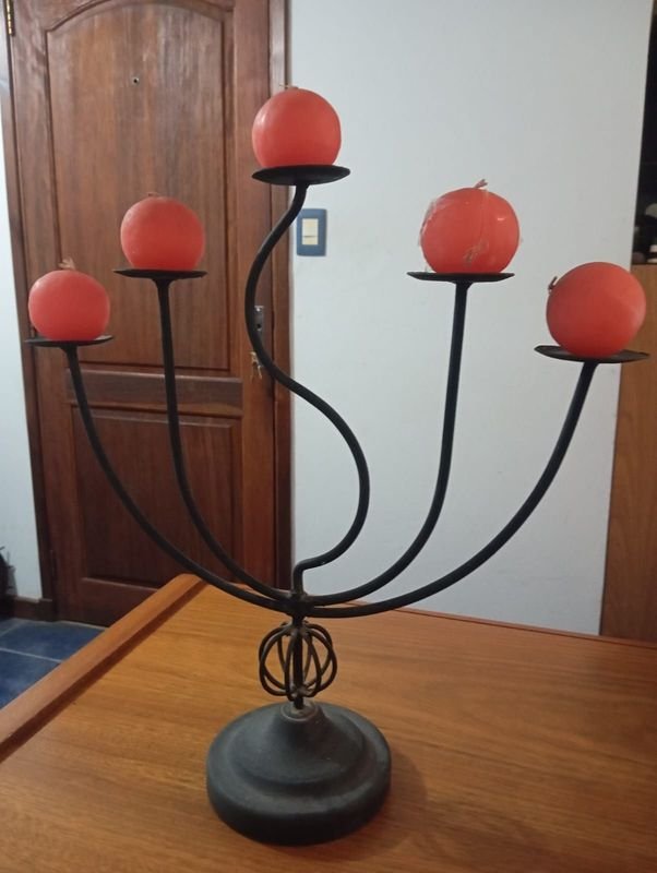 Lote siguiente: Candelabro de hierro con 5 velas