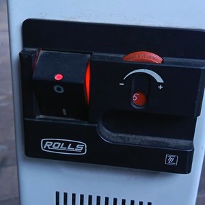 Estufa Eléctrica de Aceite Rolls 5 Radiantes Blanca con Ruedas - imagen 2