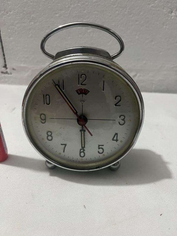 Reloj de sobremesa con características únicas - imagen 2