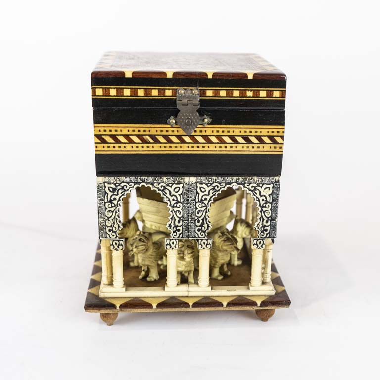 Lote anterior: Cofre musical de españa de madera y plástico  - Medidas: 13cm 