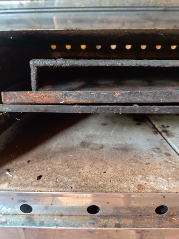 Horno a gas industrial en mal estado