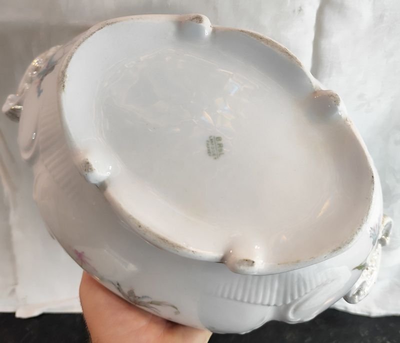 Linda sopera de porcelana francesa LIMOGES con diseño floral - imagen 5