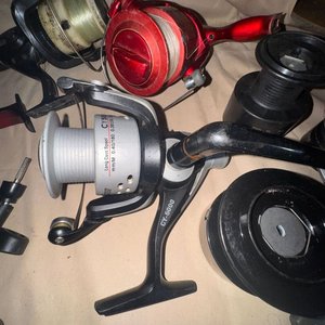 Conjunto de 5 Carreteles de Pesca con Piezas Adicionales - imagen 2