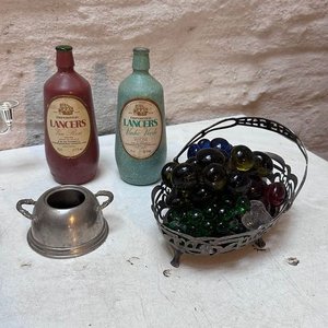 Lote de Adornos Antiguos: Botellas, Candelabro y Más - imagen 3