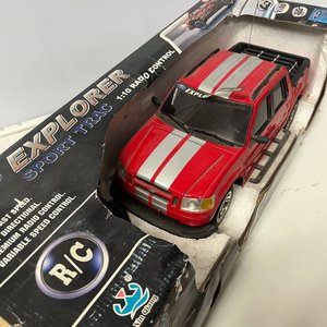 Camioneta a Radio Control Ford Explorer Sport Trac 1:10 - imagen 5