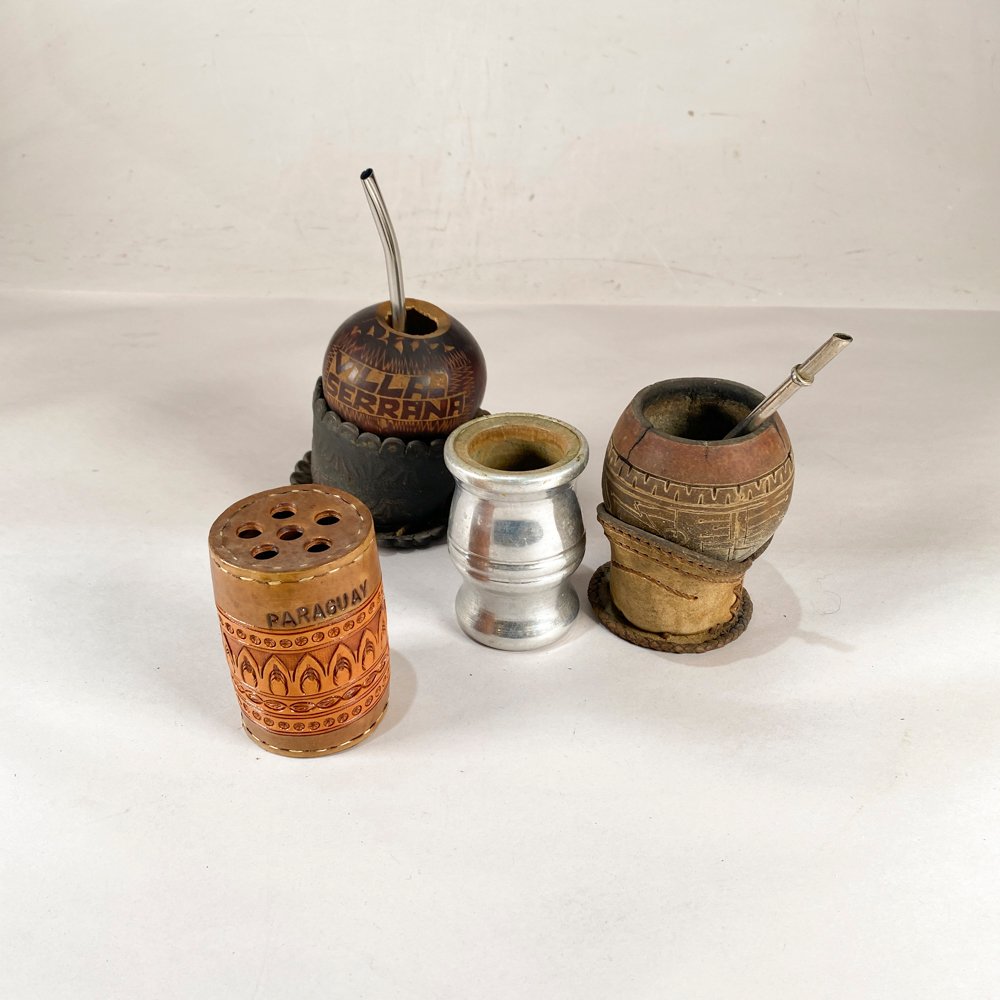 Set de 3 Mates y Portalápices de Cuero Repujado