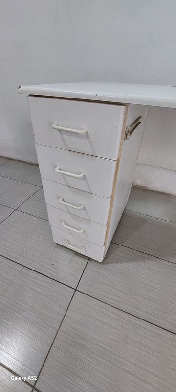 Escritorio blanco en MDF de excelente calidad - imagen 3