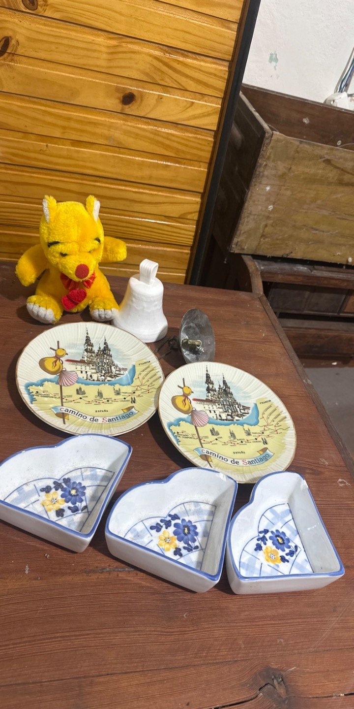Lote anterior: Adornos y juguete de porcelana y algodón