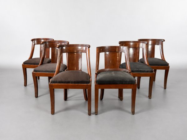 Seis Sillas Imperio de Caoba con Asiento Tapizado Negro