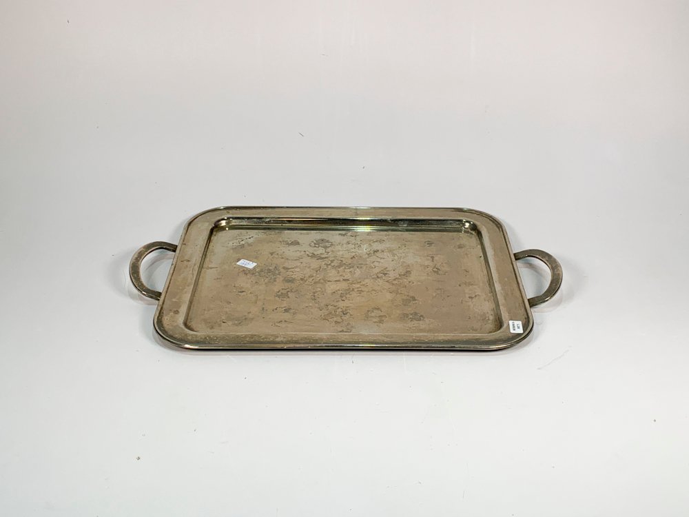 Lote siguiente: Bandeja metálica rectangular con asas