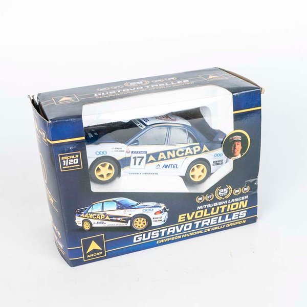 Réplica a escala 1/20 del auto de carrera de Gustavo Trelles