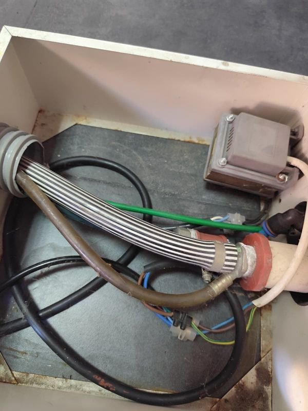 Silla de masaje relajante con piezas ajustables y contenedor de bebida - imagen 21