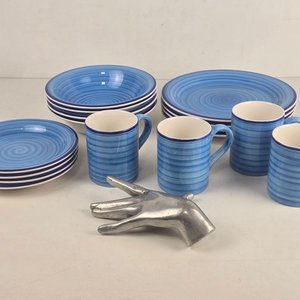 Lote siguiente: Juego de Vajilla Cerámica Azul Rayado para 4 Personas