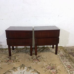 Lote anterior: Par de mesas de noche americanas de cedro con 2 cajones