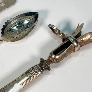 Set de 3 Piezas de Servir: Pinza para Espárragos, Colador de Té y Pala para Masas - imagen 2