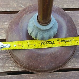 Dos lámparas de sobremesa de estilo Art Déco - con bases metálicas, columnas color bronce y pantallas de vidrio esmerilado - Medida con Pantalla: Alto 56,50 cm - imagen 7