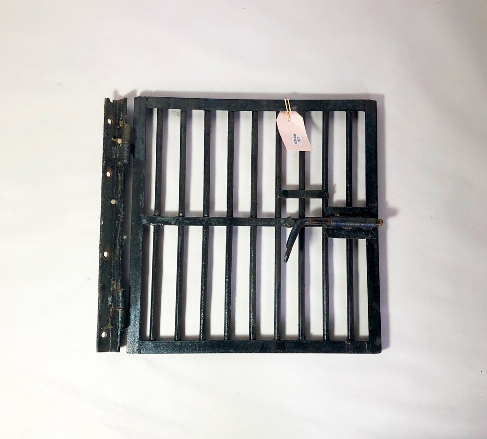 Puerta de Hierro con Bisagra y Pasador - 40x40 cm