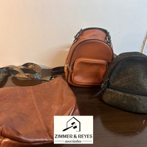 Cartera y Mochilas de Cuero Sintético en Buen Estado - imagen 1