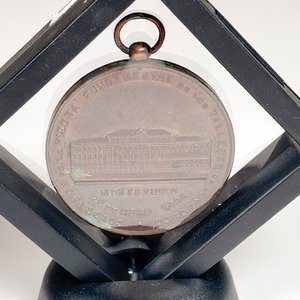 Dos Medallas Conmemorativas "Recuerdo del Presidente Saragatti" y "Fundación de los Talleres Don Bosco" - imagen 3