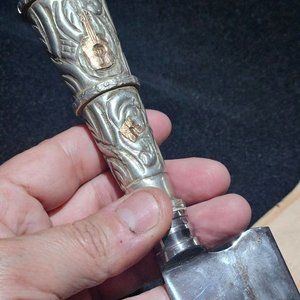 Cuchillo Gauchesco Hoja 30cm, Cabo Plata y Oro con Guitarra - imagen 6