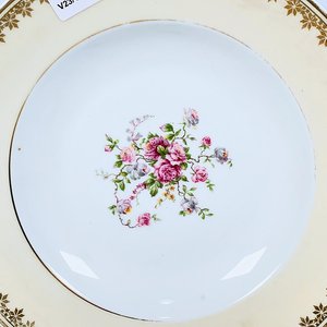Plato Hondo de Porcelana Limoges con Flores y Guarda Dorada - imagen 2