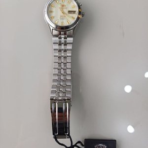 Reloj Orient Automático 3 Estrellas Acero Inoxidable Esfera Dorada Día/Fecha - imagen 2