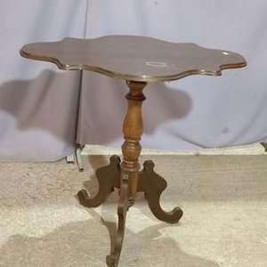 Mesa de Sala Victoriana Estilo Trípode - imagen 1