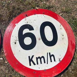 Lote anterior: Cartel de señalización de velocidad 60 km/h, diámetro 75cm