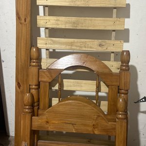 Lote siguiente: Cama de Una Plaza Estilo Rústico