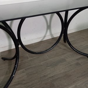 Mesa Oval de Vidrio con Base de Hierro - imagen 3