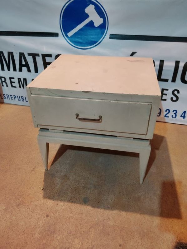 Mesa de luz estilo americano