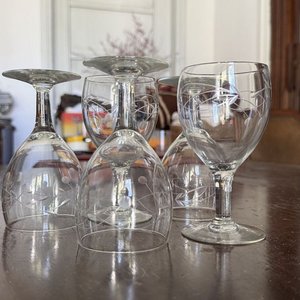Set de 5 Copas de Cristal con Grabado de Ramas y Hojas - imagen 7