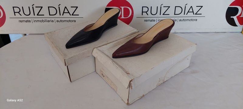 Lote siguiente: Zapatos de cuero negro y marrón