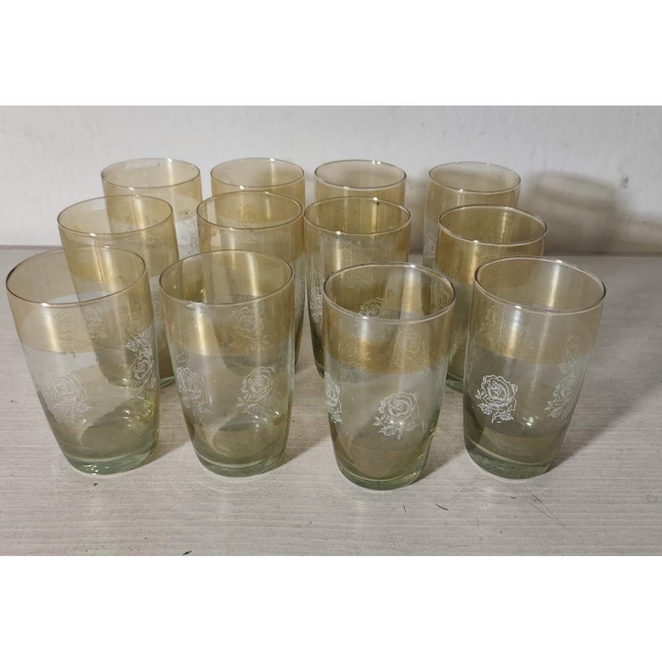 Juego de 12 Vasos Tallados con Motivo de Rosa