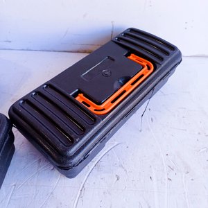 12 Cajas de Herramientas Plásticas Negras con Detalle Naranja - imagen 2